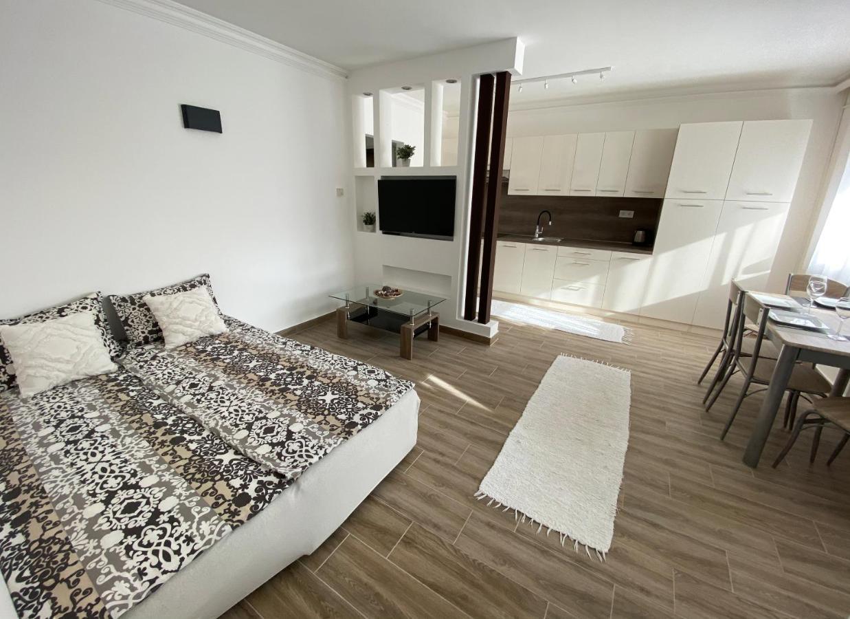 Andrea Apartmanok 2 Гайдусобосло Екстер'єр фото